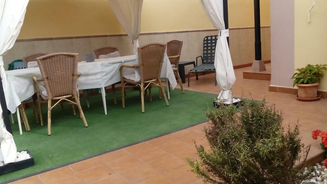 Camelot Villa Арона Екстериор снимка